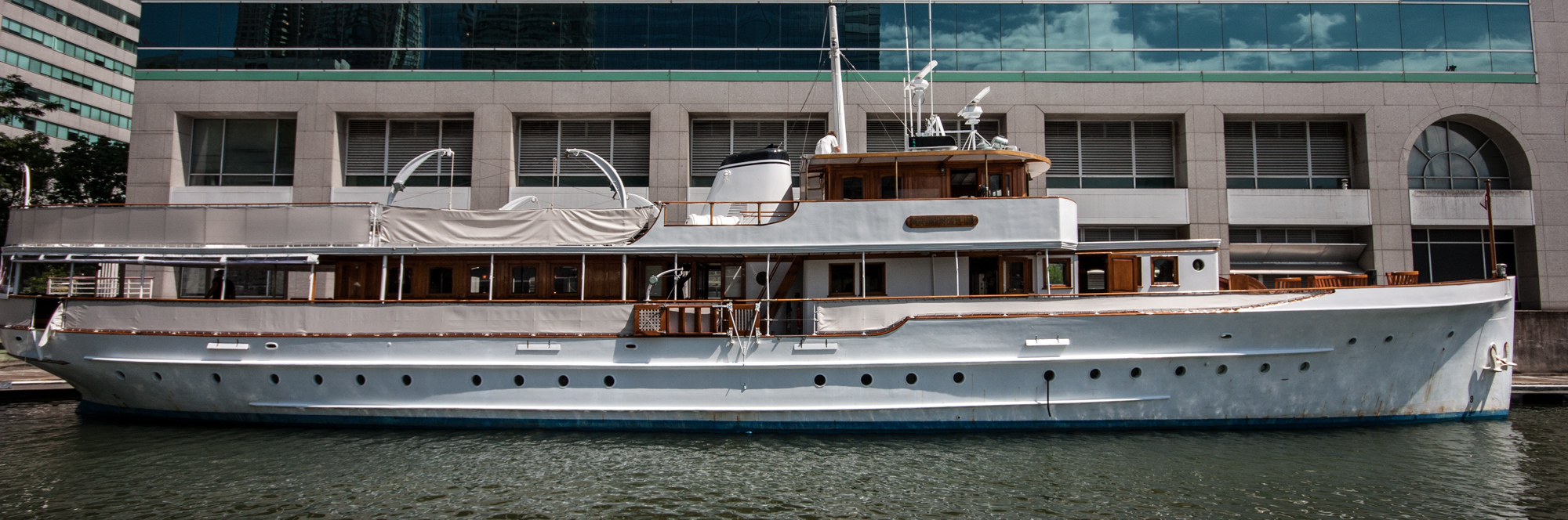 mariner iii yacht harbor cruise